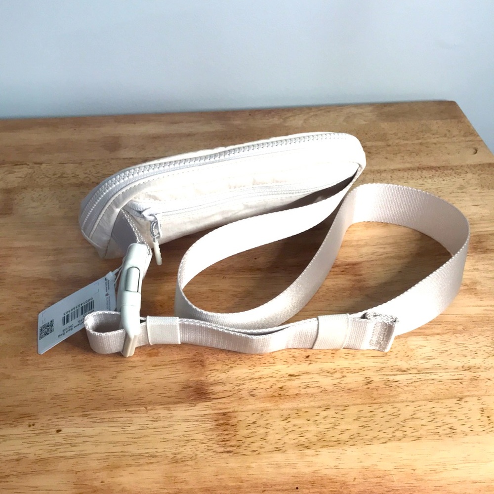 NWT Lululemon Everywhere Belt Bag White Opal - Picture 6 of 10
